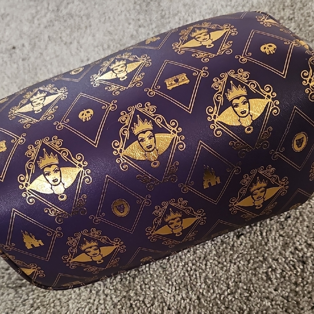 E62🔹️Disney Purple and Gold Disney Evil Queen Cosmetic Bag - Picture 4 of 4